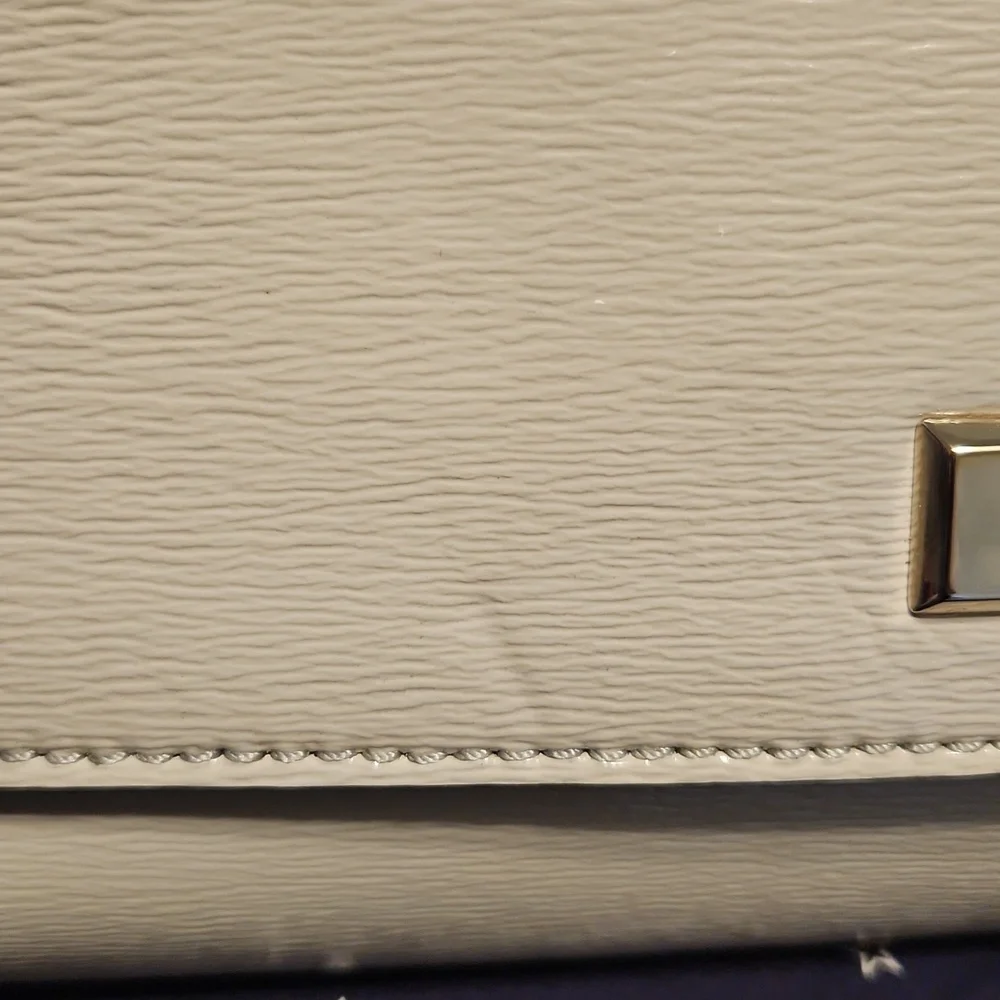Kate Spade ♠️ carson gray patent leather with gold chain crossbody